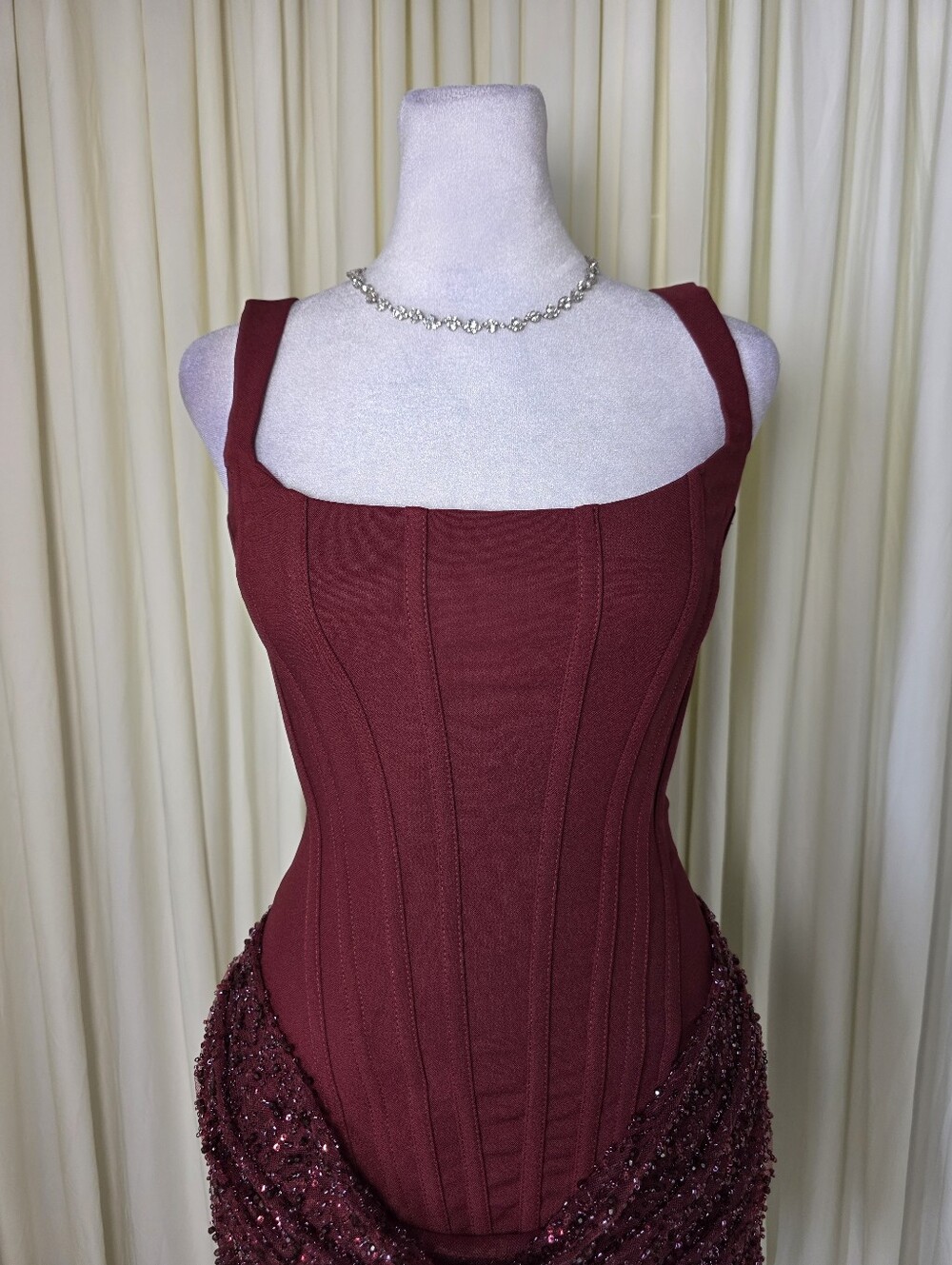 Minivestido Yeona - Borgoña BABYBOO FASHION NWT $241 - Picture 14 of 16